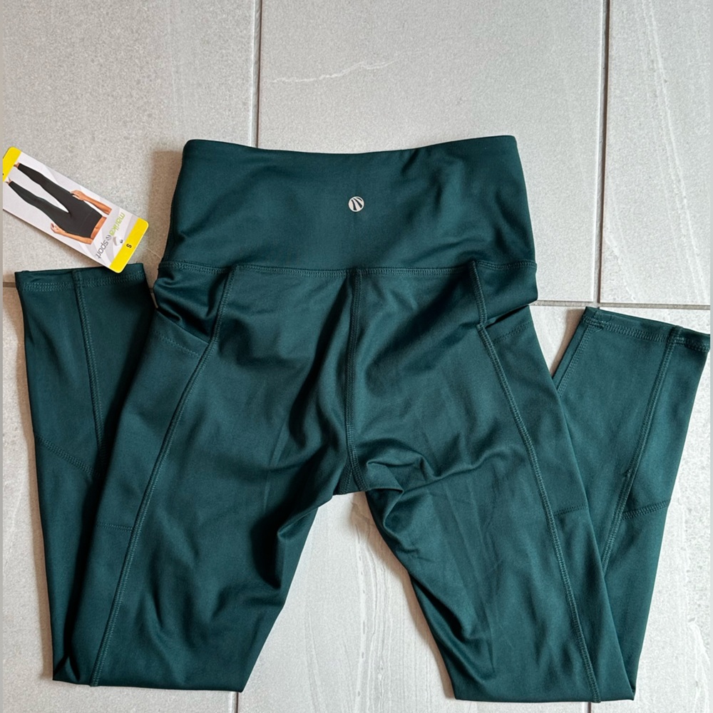 NWT Marika Sports Capri Leggings with Pockets Emerald Green Size Small